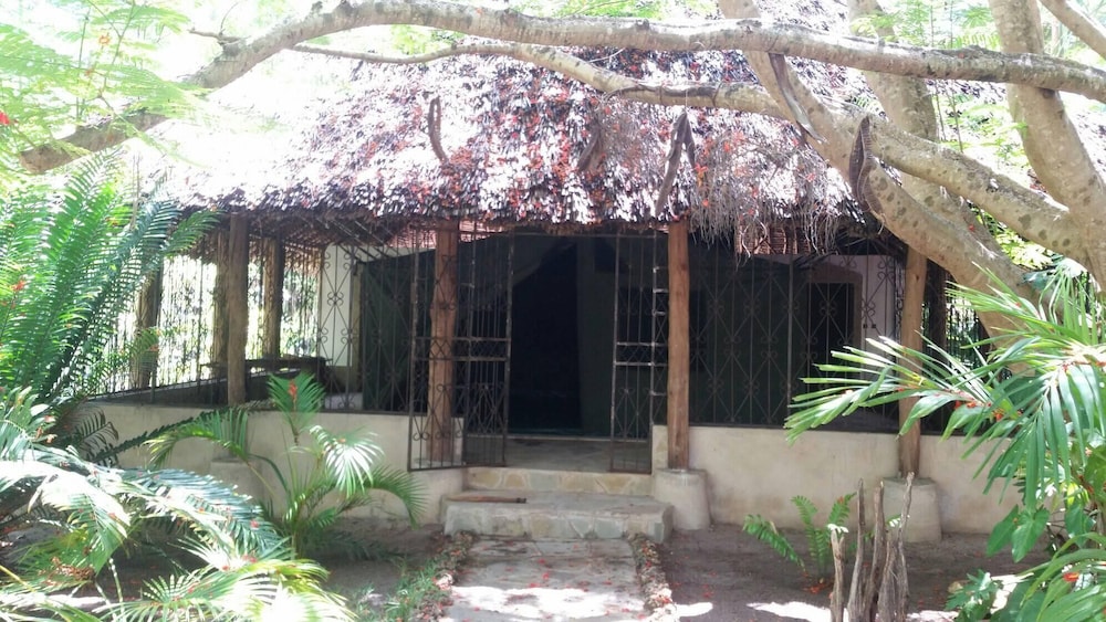 Dream of Africa Cottages Kanamai view 4