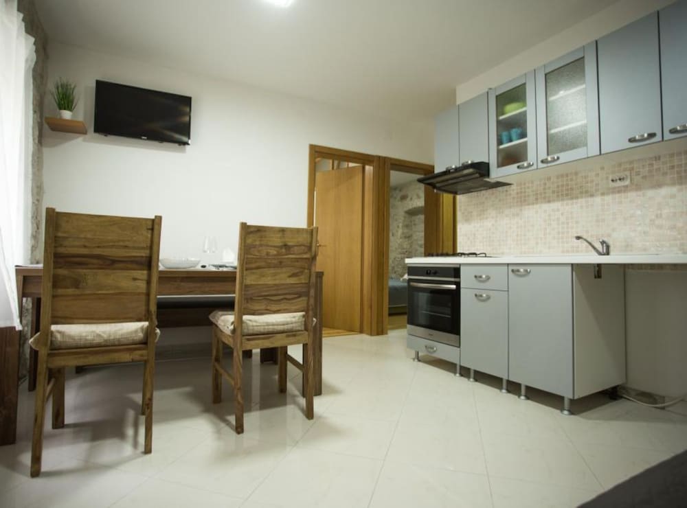 Apartments Stone House Murter