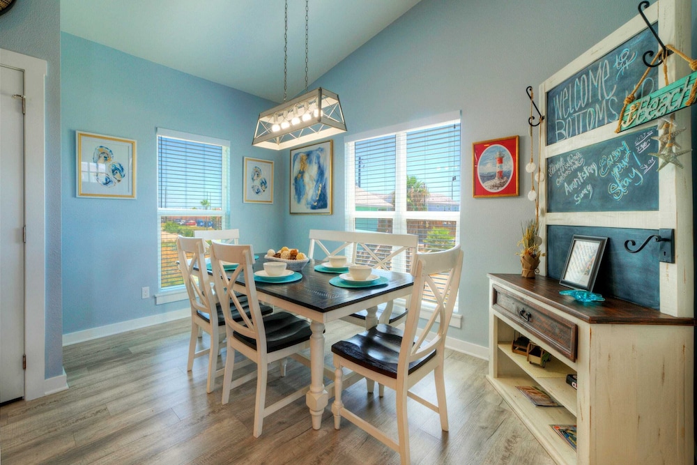 Family-friendly Beach Home Bbq, Patio & Fire Pit & Mins to Beach Bottom's Up by Avantstay