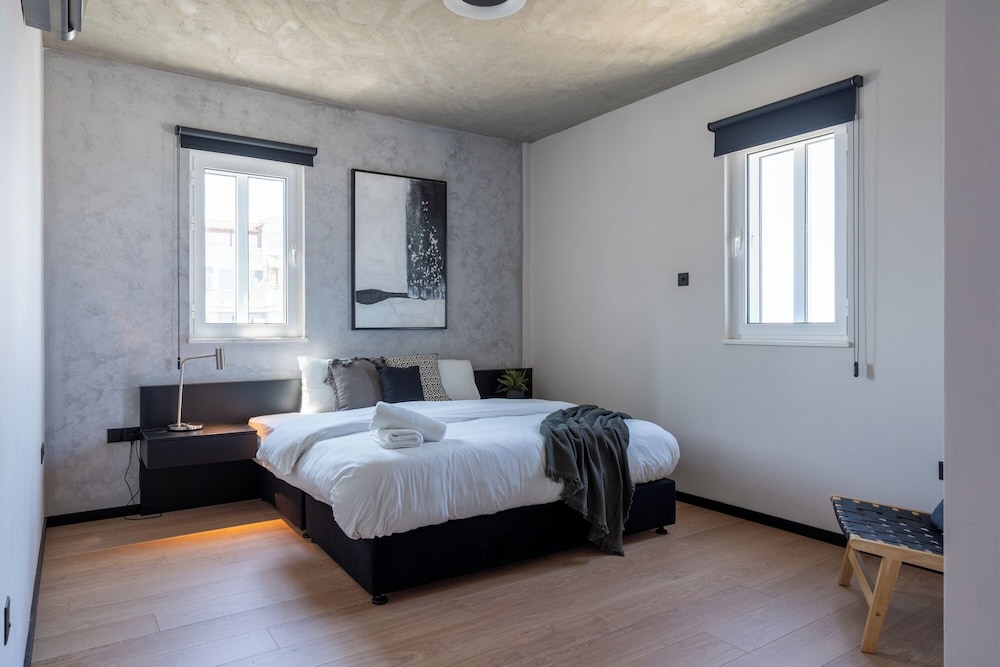 The Penthouse - 3BR Seaview in Larnaca