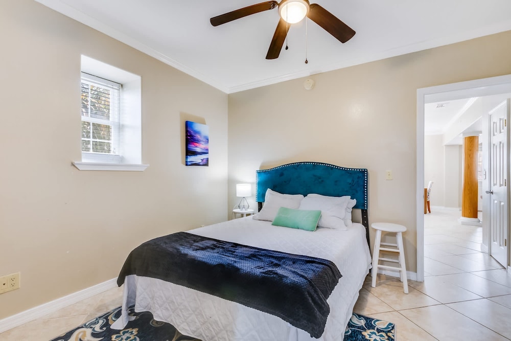 Sel De Vie 6 BR Sleeps 18 dog Friendly