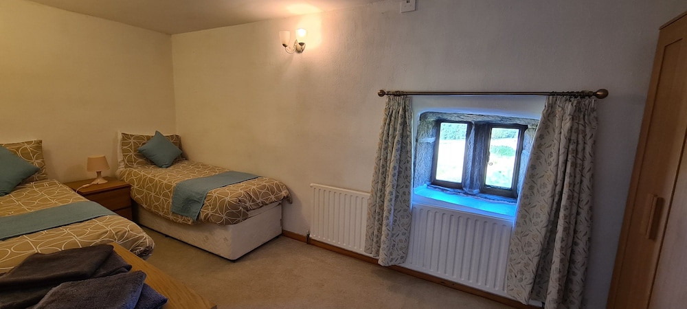 Greave Farm Todmorden Tranquil Cottage Retreat view 5