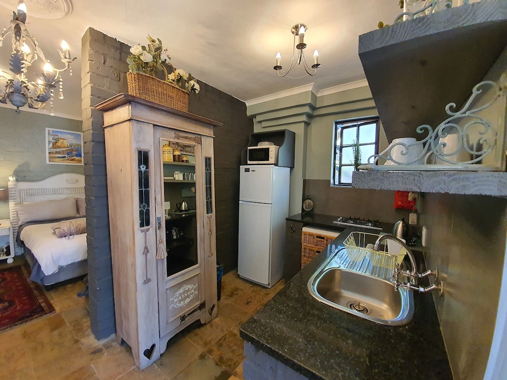 Waterhouse Guest Lodges 202 Lawley Street