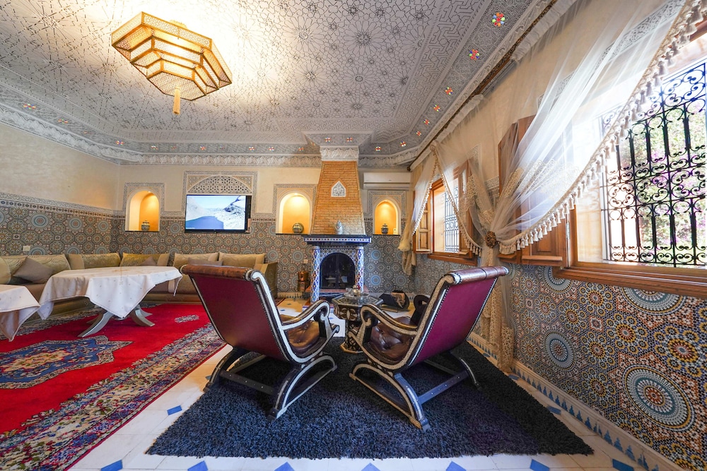 Luxurious Aghmat Villa With Private Pool and Panoramic Mountain Views