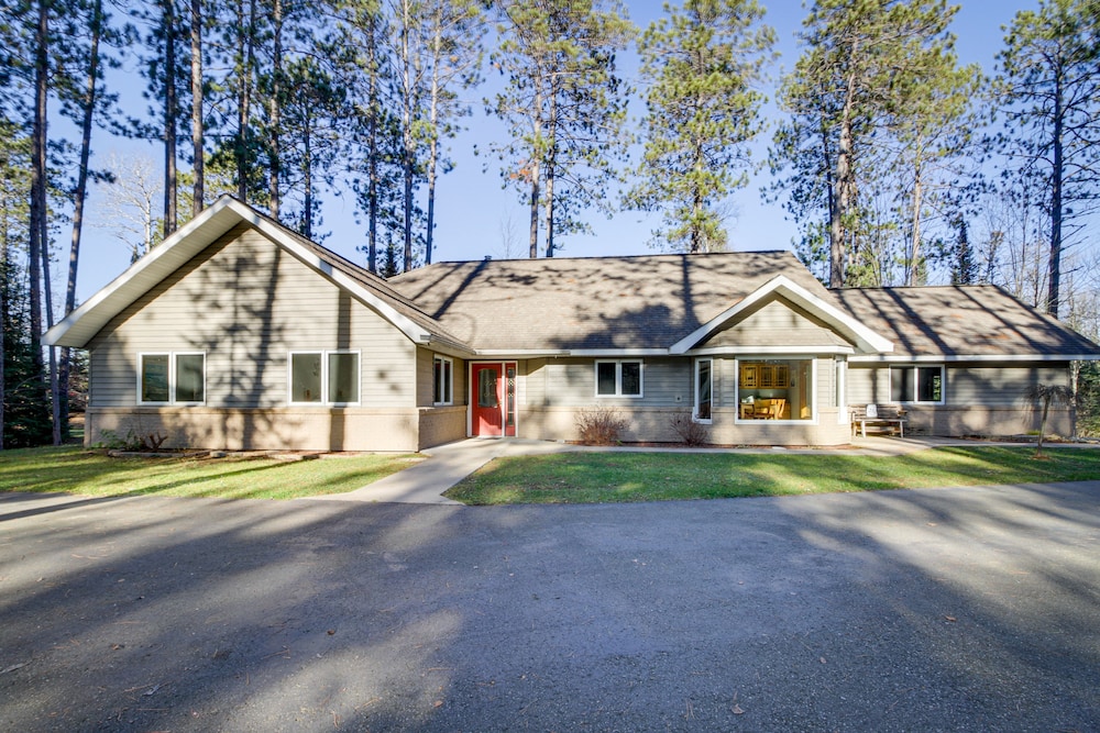 Peaceful Hibbing Getaway: Heated Floors, Fire Pit!