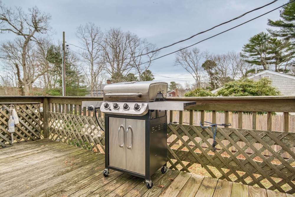 Near Beaches & Trails: Home in East Falmouth