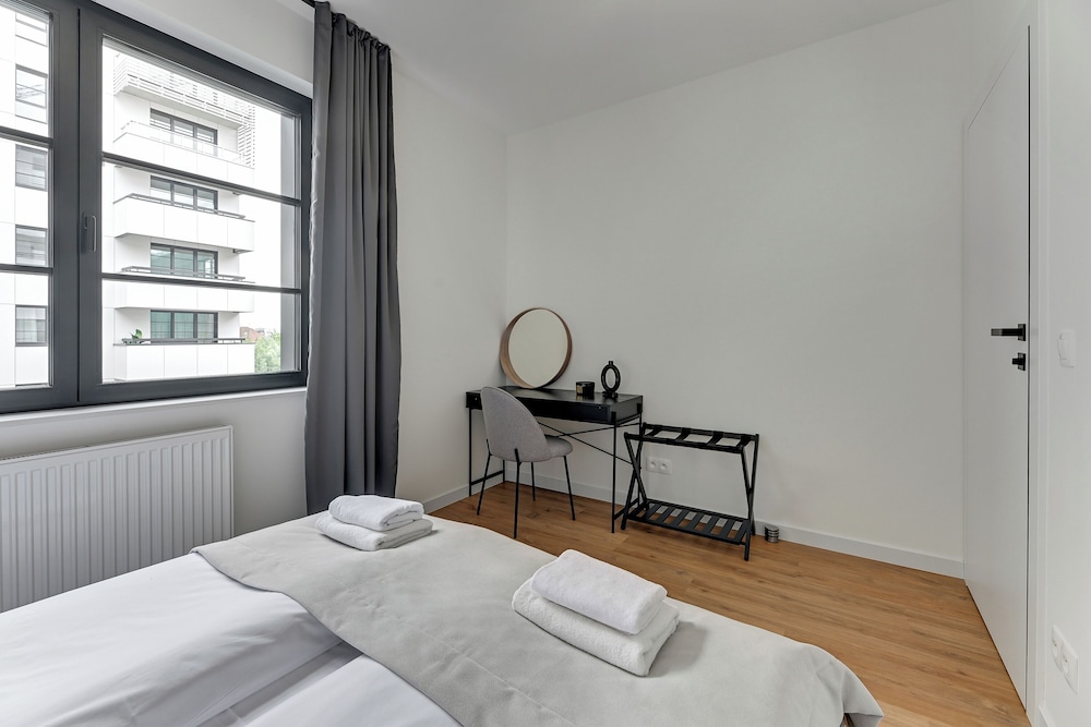 Doki Living - Foodhall & Parking by Downtown Apartments