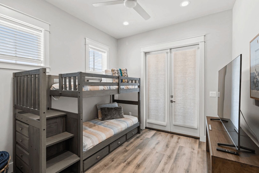 30A Salt Life by Avantstay Golf Cart + Pool Blue Mountain