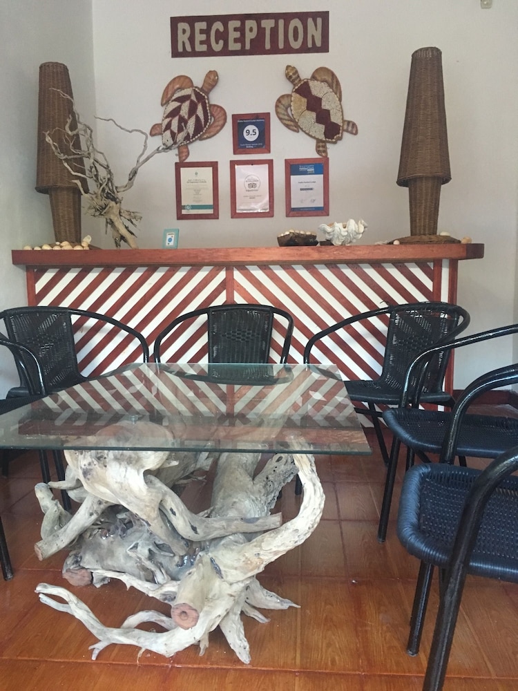 Hudhu Raakani Lodge