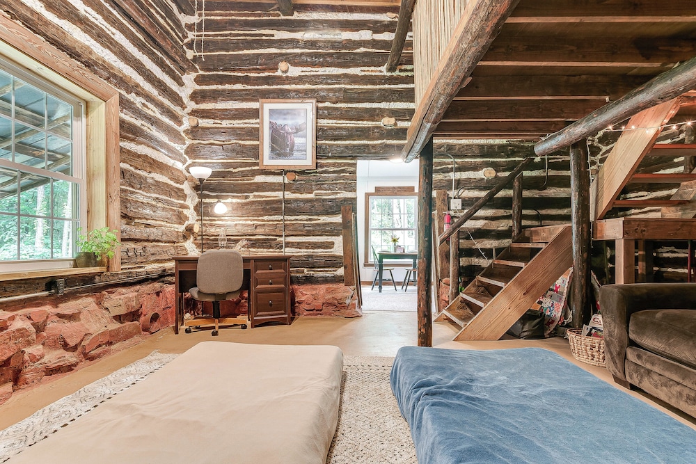 12 Mi to Staunton River State Park: Off-grid Cabin
