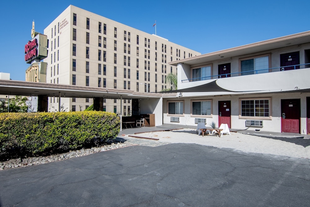 LA Royal Viking Apartments