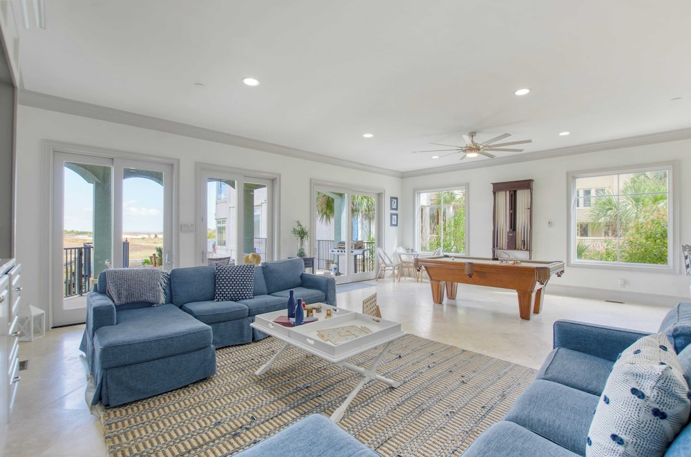 Sleeps 38 2 Homes, Steps to the Beach, Private Pool + Hottub, Game Room, Views