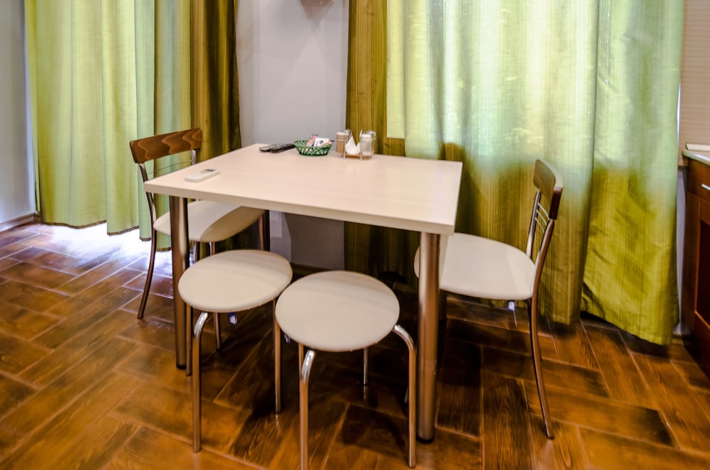 Rent Kiev Lva Tolshtoho Square