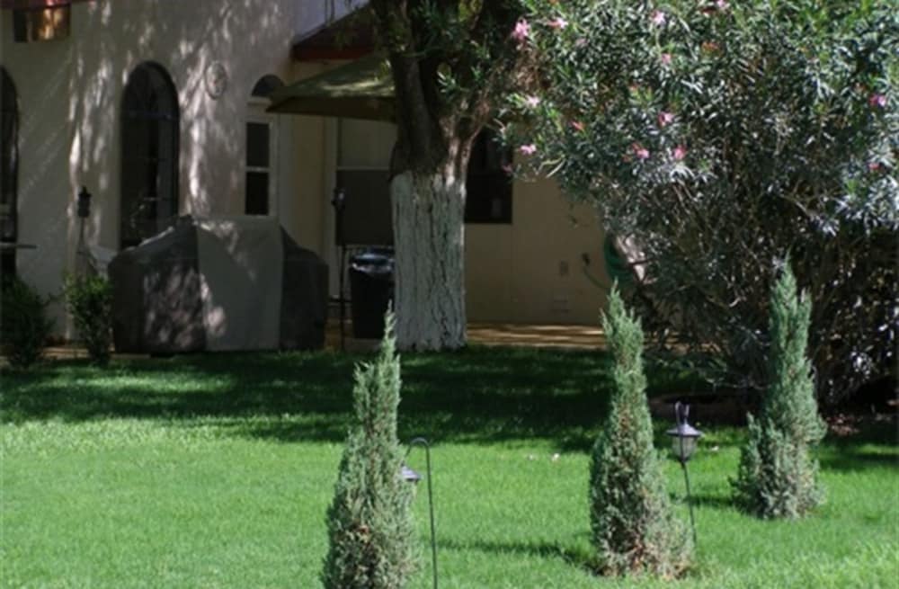Tavares Inn
