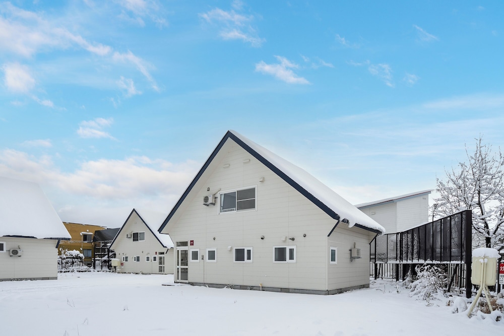 THE VILLAGE 1001