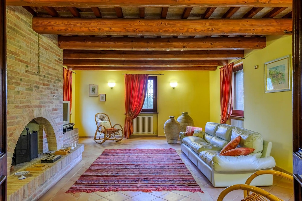 Villa Emilianna 12 2 by Marche Holiday Villas