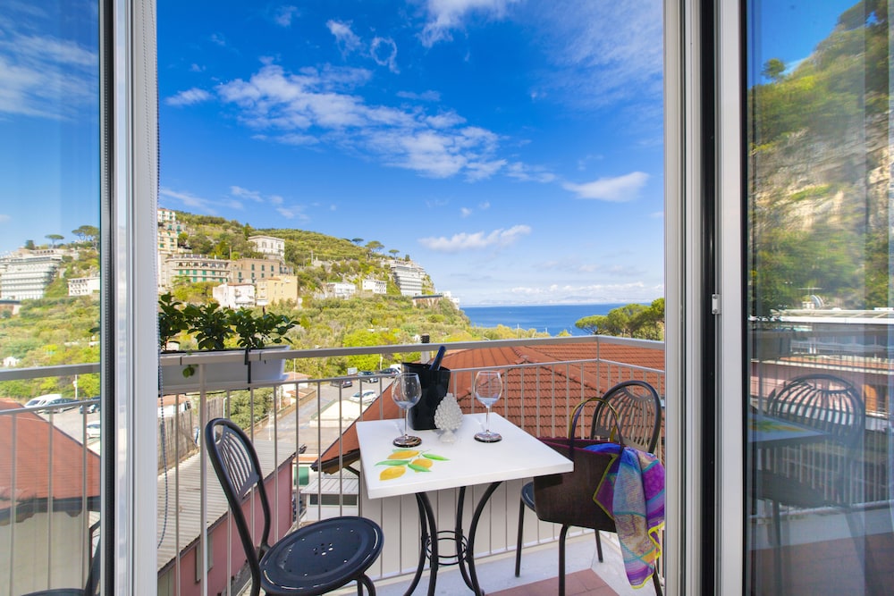 Luxury home with sea-view photo 3