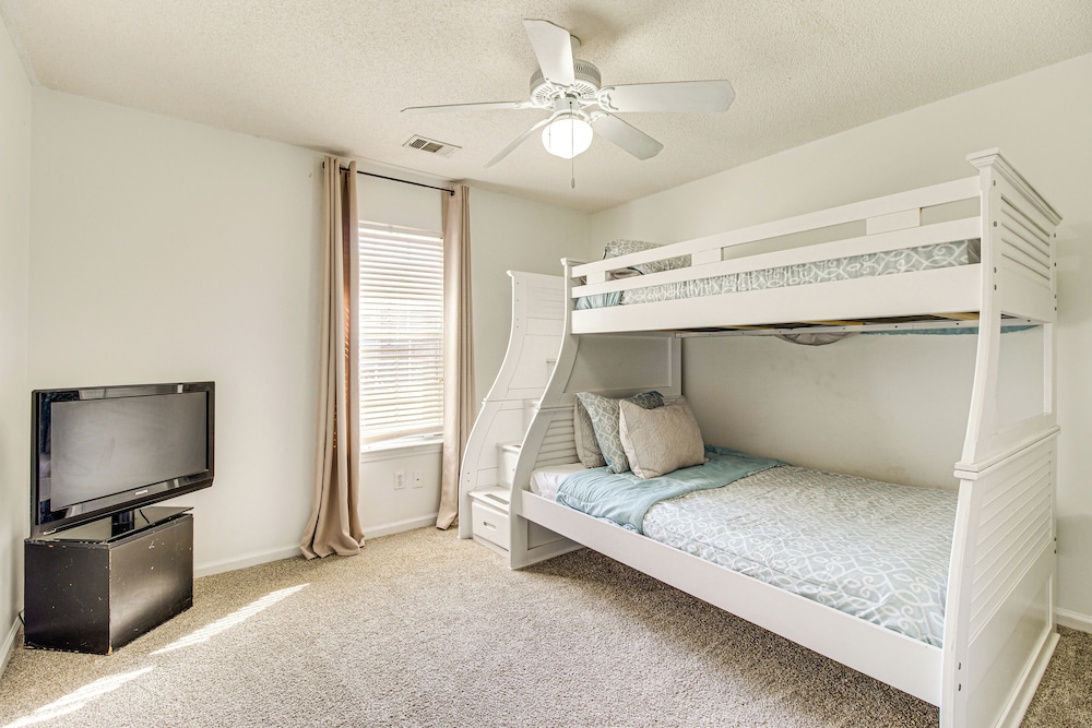 3 Mi to Hunter Army Airfield: Home w/ Serene Deck