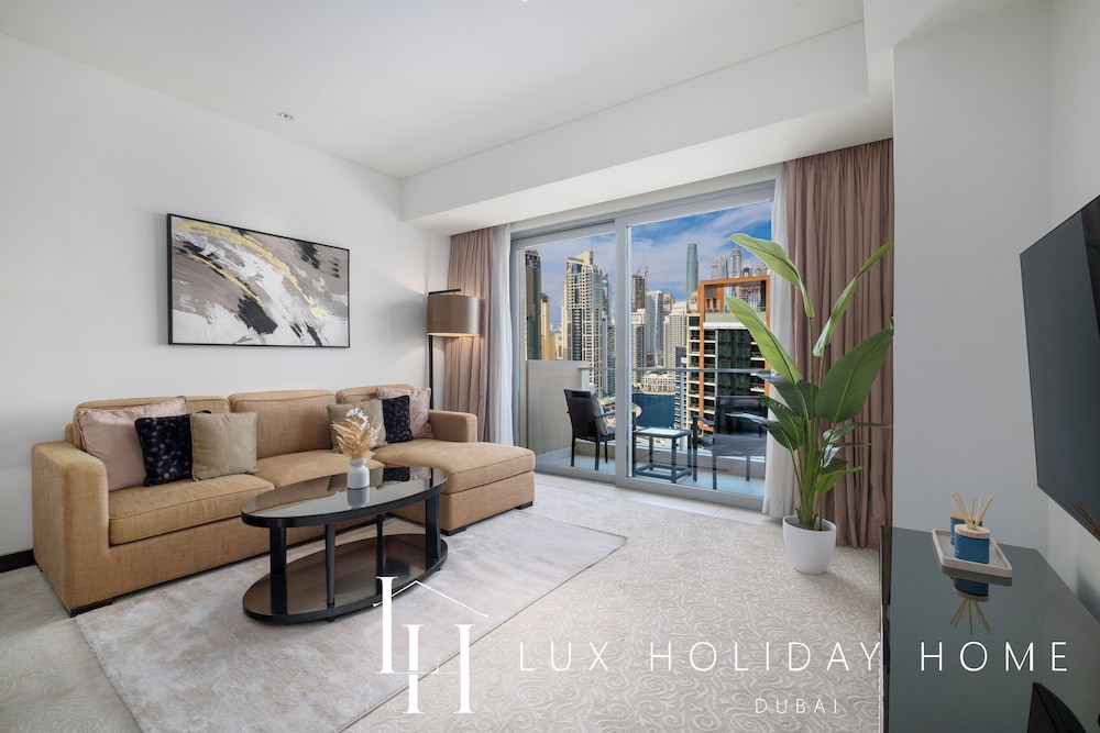LUX The JW Marina Suite 4