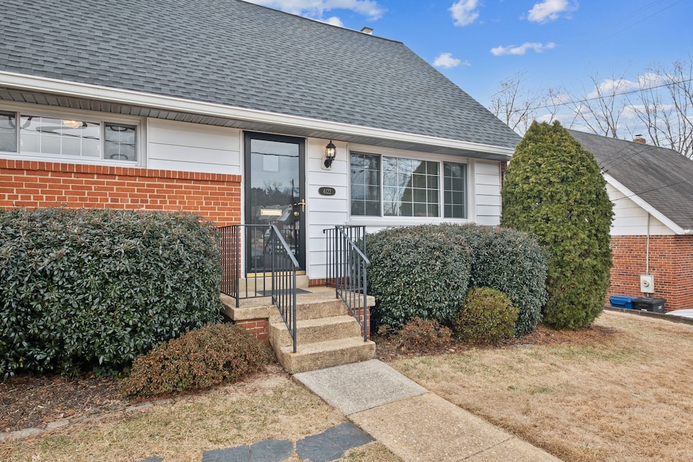 Uline Hospitality 4 Bedroom Home