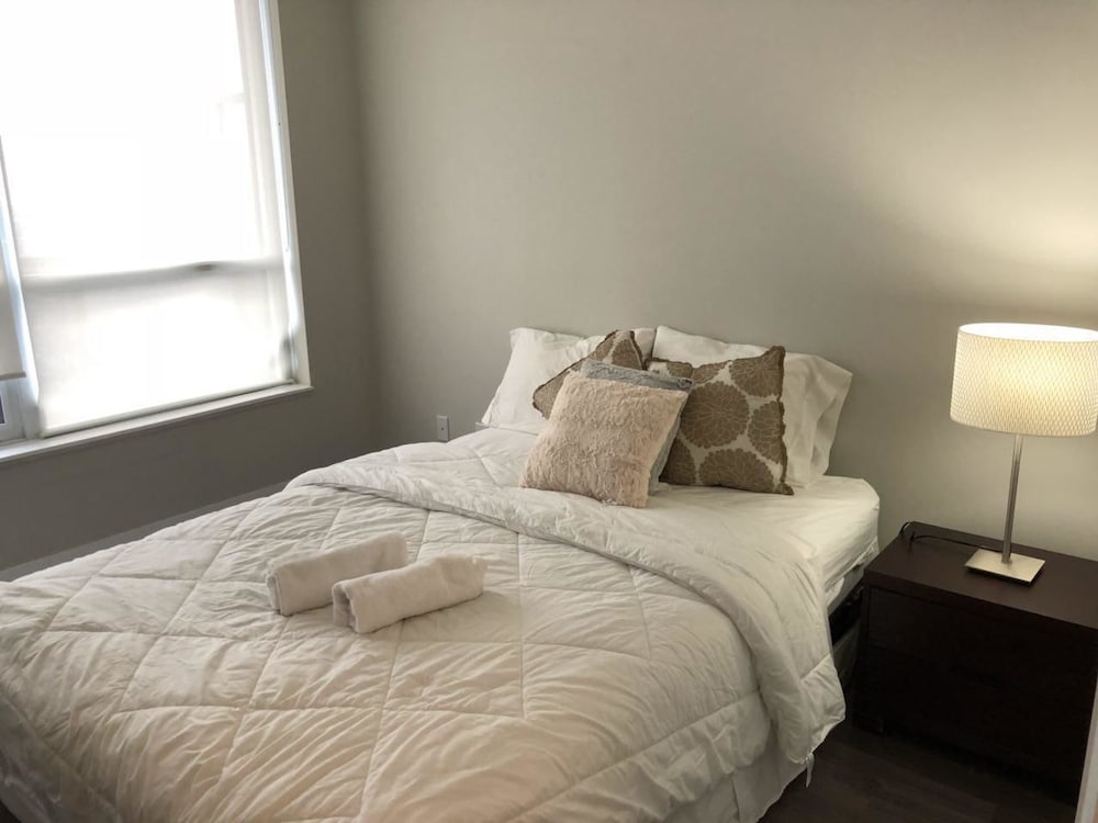 Kashaneh at Hullmark - Image 2