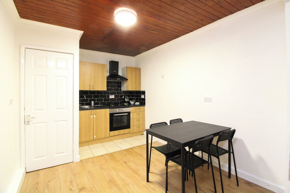 City centre apartment - flat 3 view 5