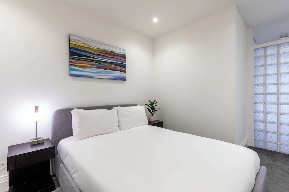 East Putney One Bedroom Gem view 2