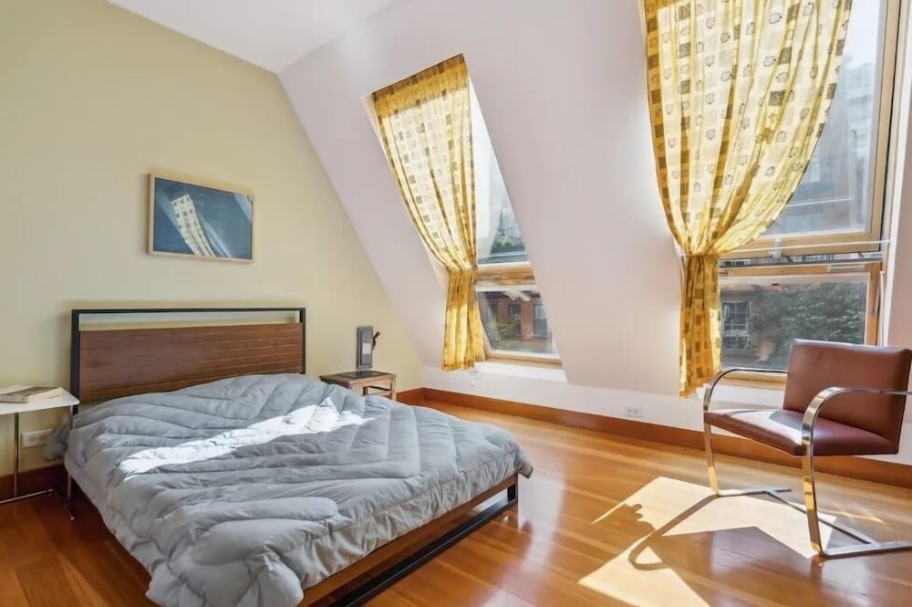 Surprisingly Unique 2br Urban Oasis W/ Sauna In Ny 2 Bedroom Home