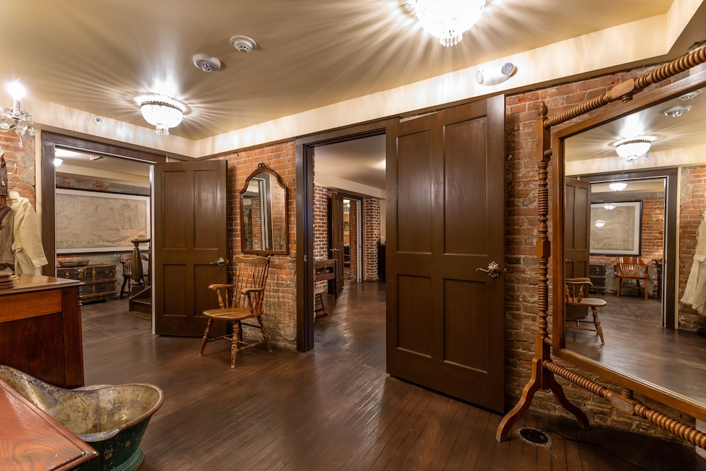 Steele Mansion