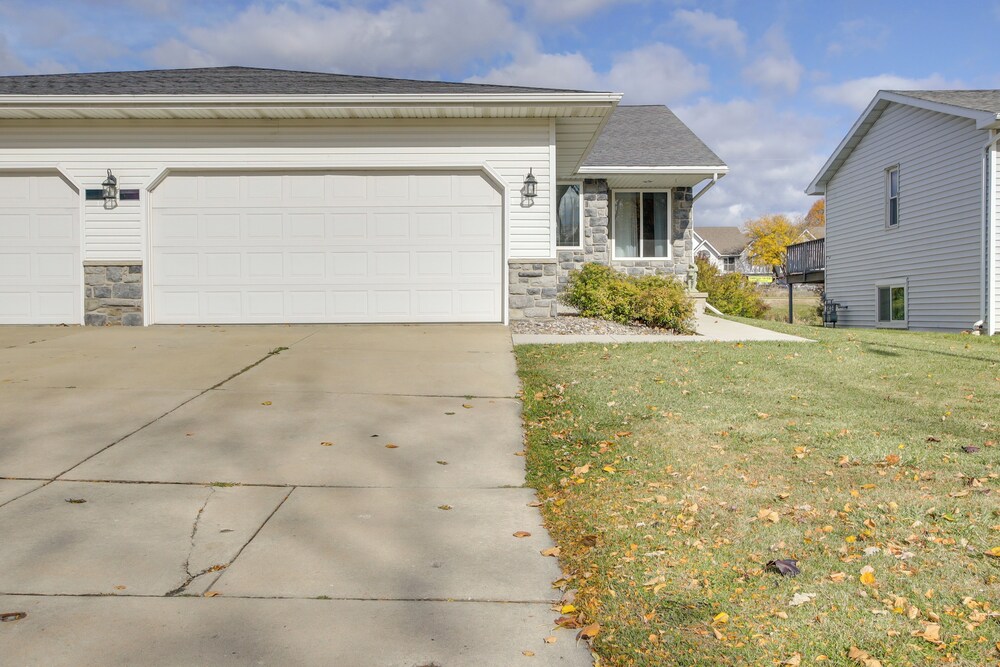 Near Medical Corridor: 'whimsy Wisconsin' Duplex