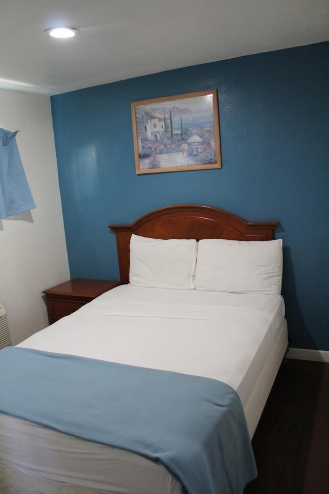 Oceanside Inn and Suites