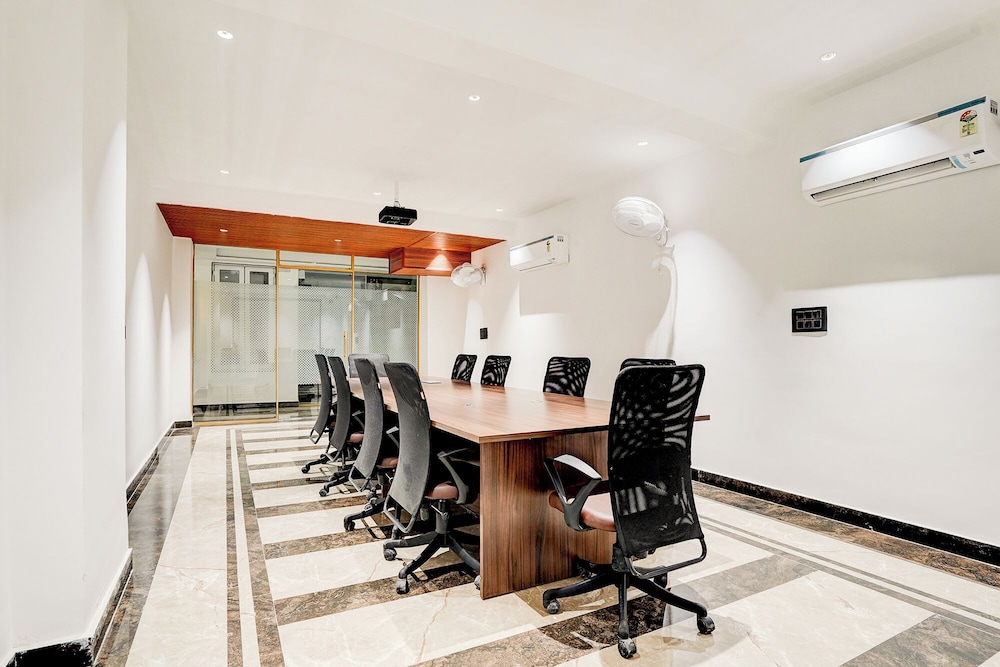 Fabhotel Amrit Luxury Inn