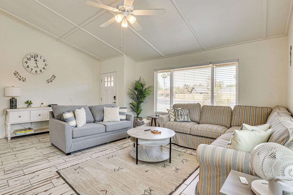 Welcoming Retreat w/ Pool & Patio in Peoria!
