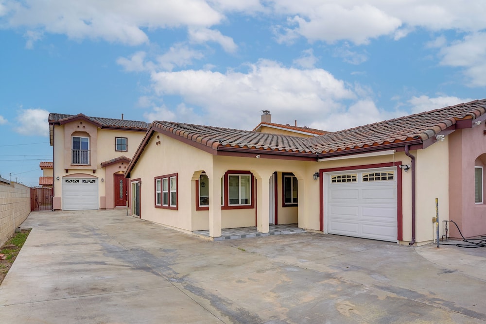 Explore the OC Coast! Midway City Home w/ Yard