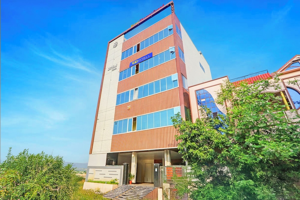 Fabhotel Dharani Grand