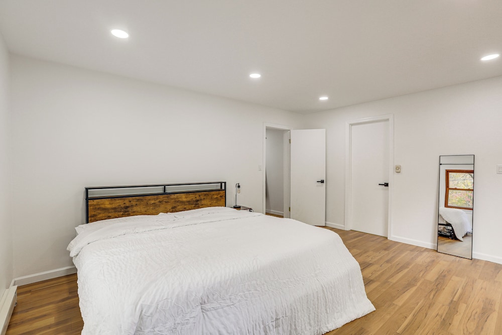 Updated Getaway w/ Sauna & Yard in Bloomsbury!