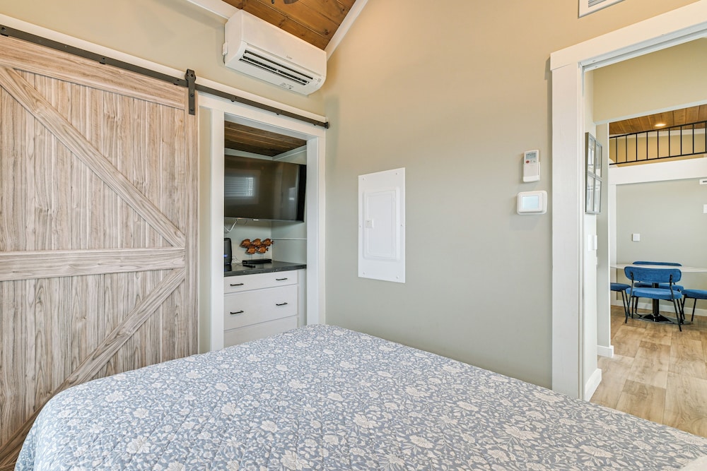 < 1 Mi to Marina: Pet-friendly Lake Norman Home!