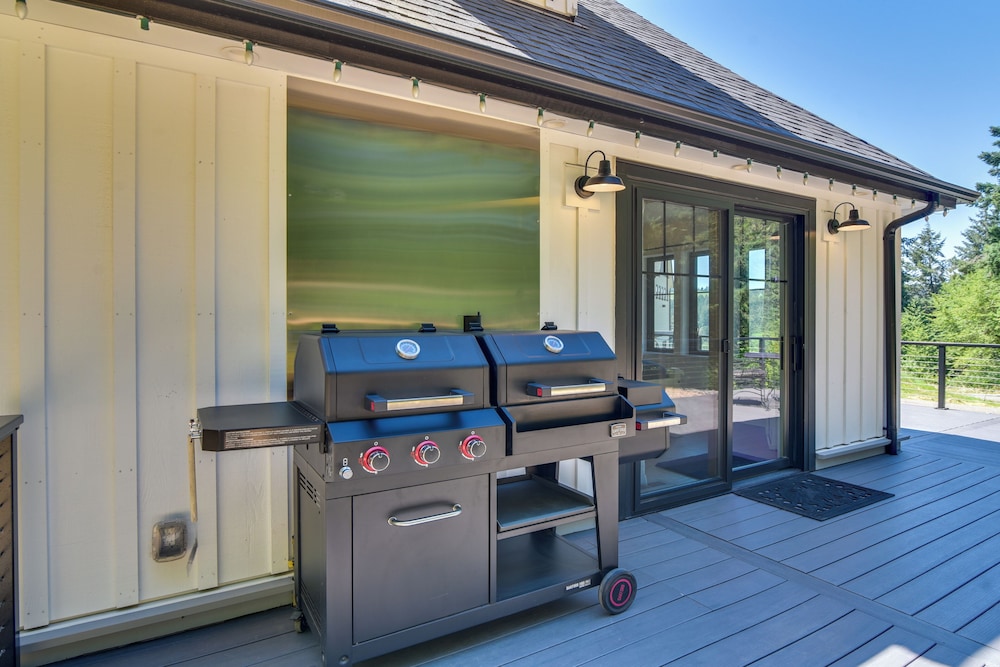 Oregon Wine Country Retreat: Sip & Dine Outside