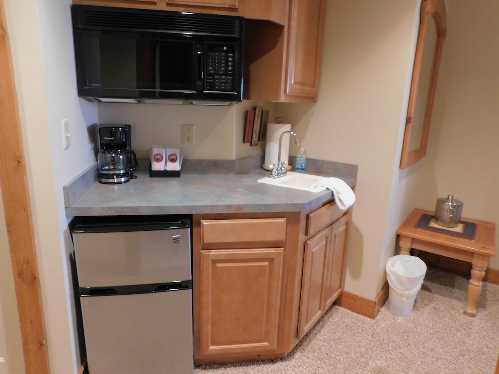 Longhollow Point Inn Studio 1321 view 2