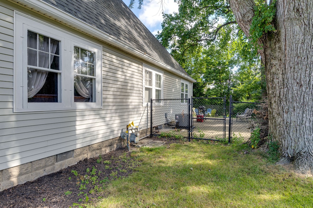 Family-friendly Fortville Rental Home w/ Fire Pit! view 5