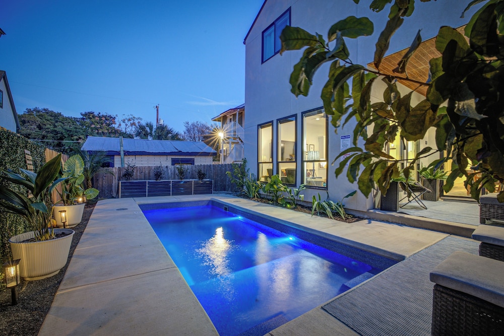 New Build, Private Pool, Near Pearl/riverwalk