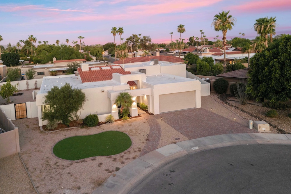 El Dorado by Avantstay Luxe 4BR w/ Pool, Putting Green, Fireplace Near Kierland