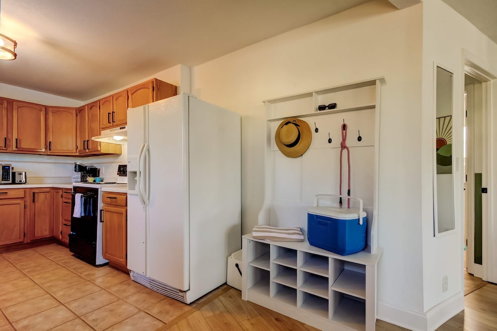 Simple Rooftop Gem 2 Blocks 2 Beach Pets Allowed