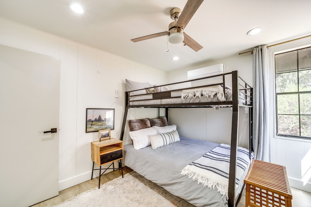 Payson Vacations - Pine Cabin w/ Large Deck  Scenic Mountain Views! - Property Image 3