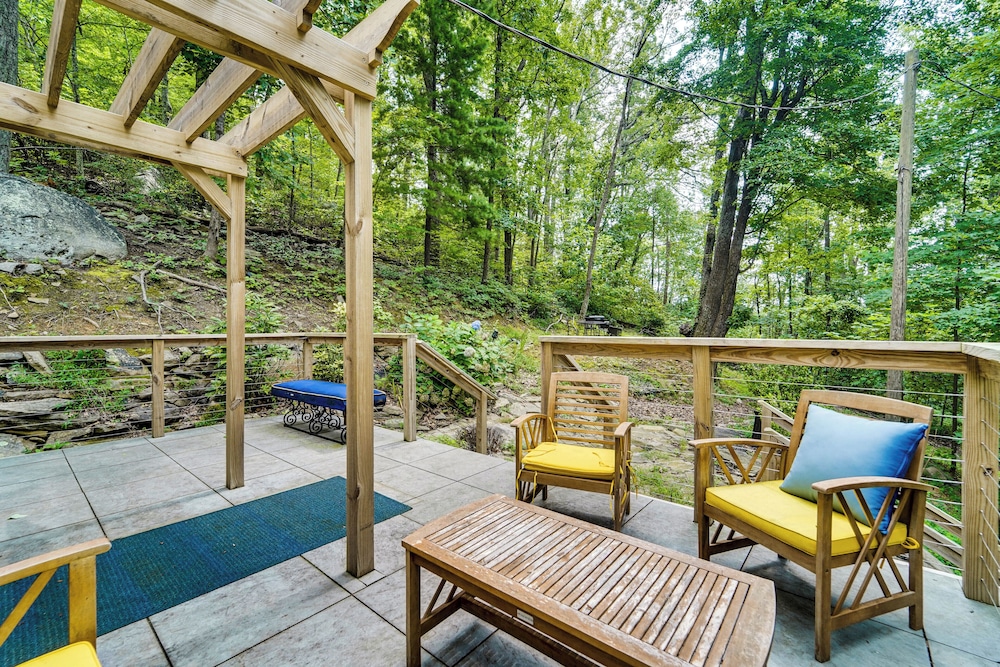 13 Mi to Shenandoah NP: Serene Mtn-view Hideaway