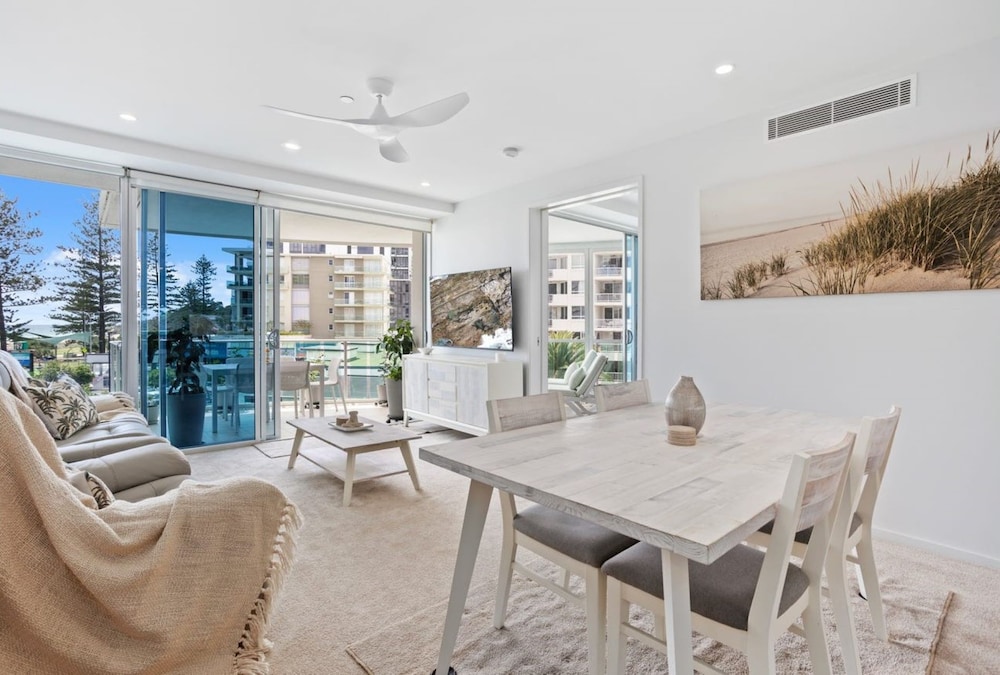 Luxury Beachfront Stay in Kirra