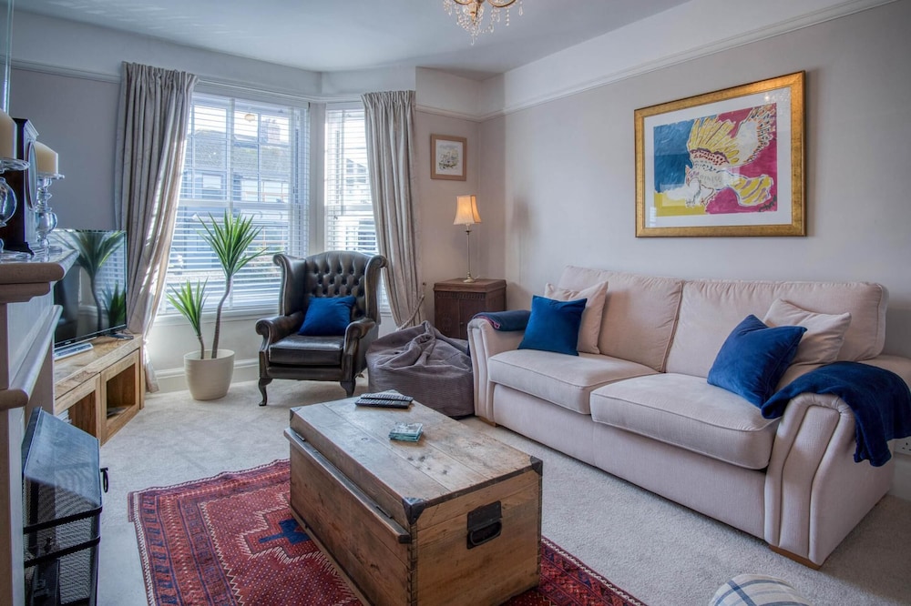 Little Glen - 3 Bedroom Holiday Home - Tenby