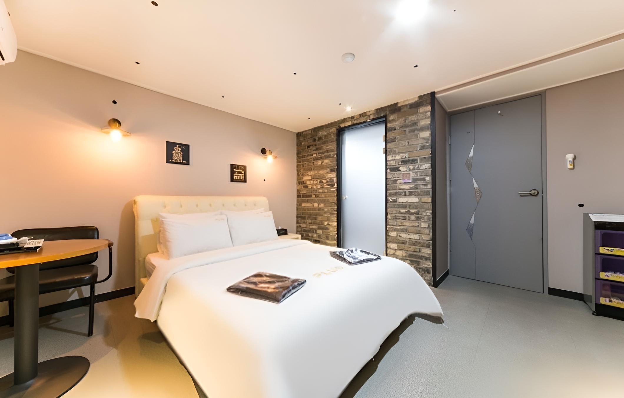 Plus Wolgot view 3