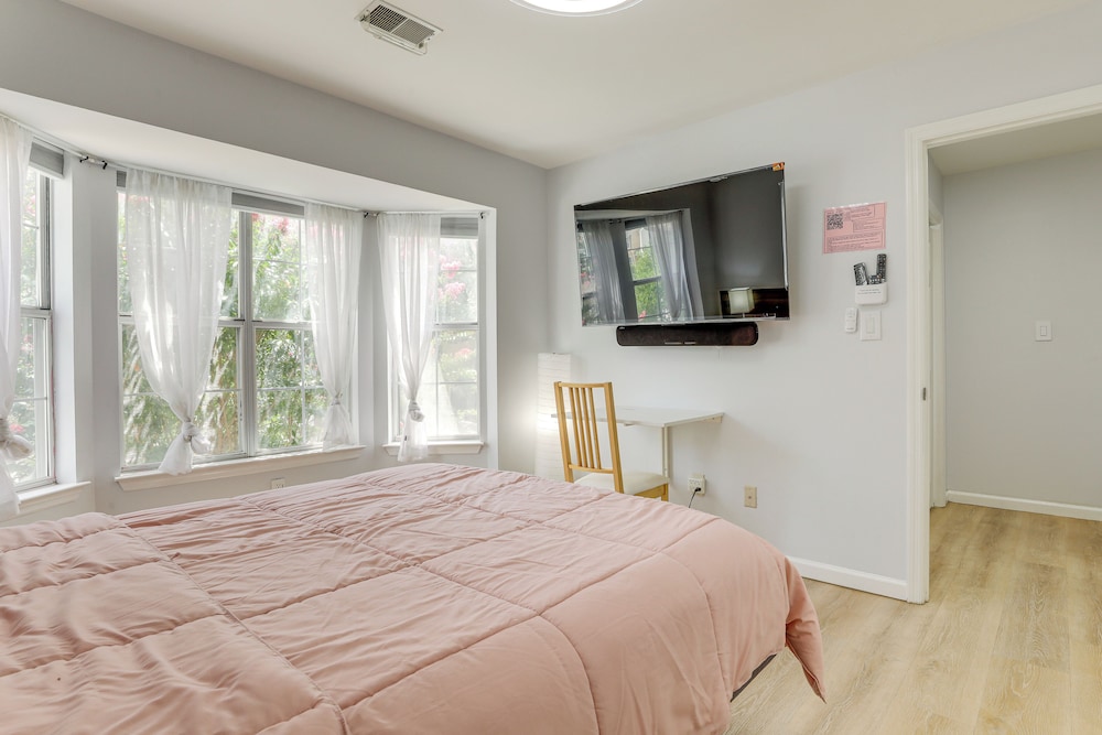 Fenced Yard & Pool Access: Lawrenceville Retreat!