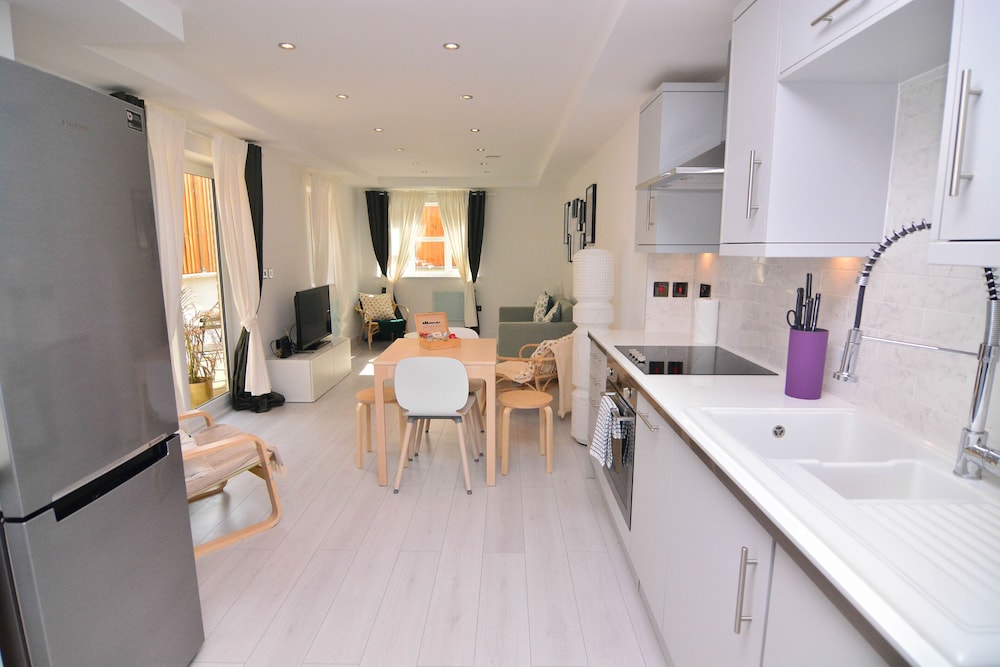 MACARENA WHARF Apartments